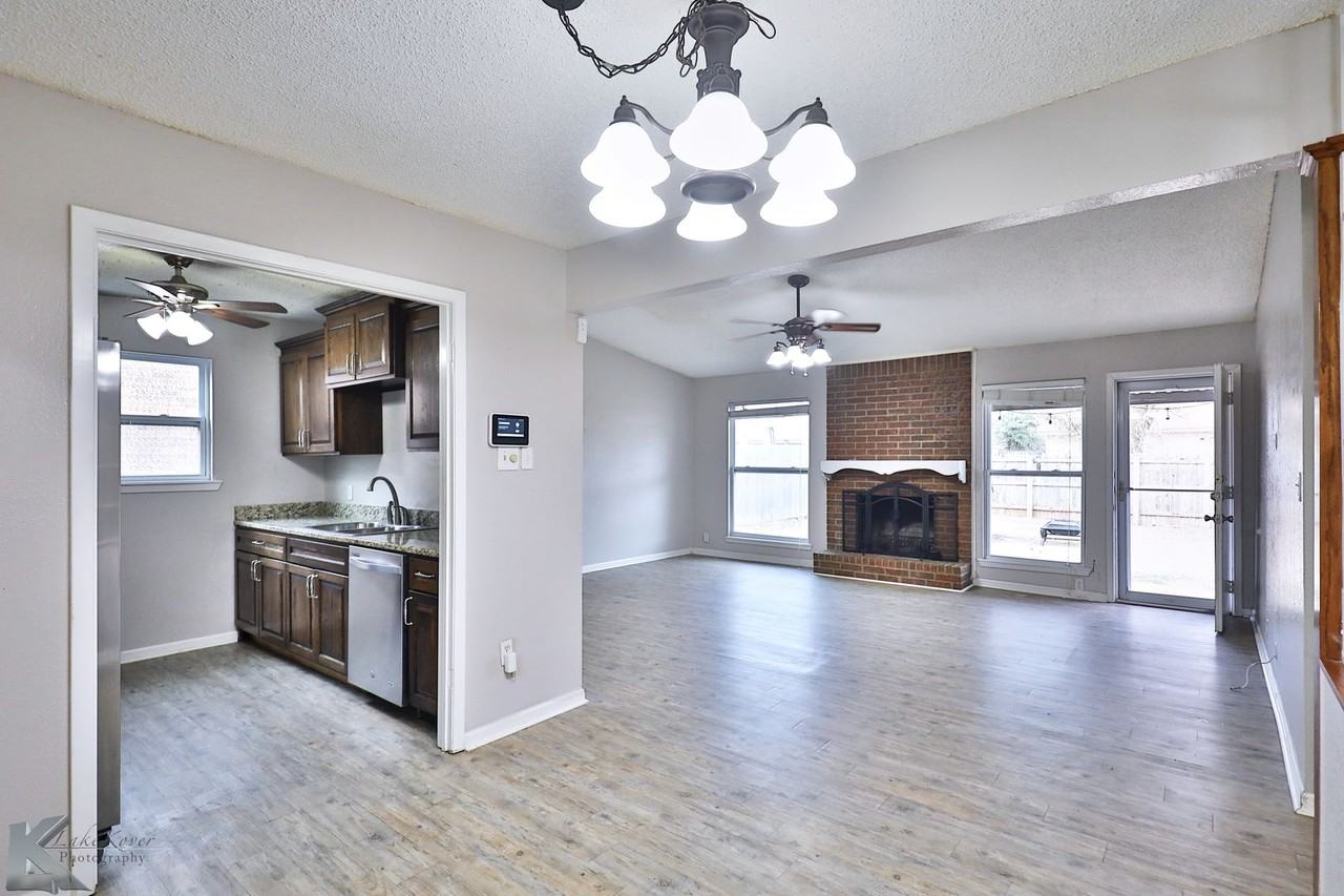 1734 Bob White Ct - Photo 4 of 34