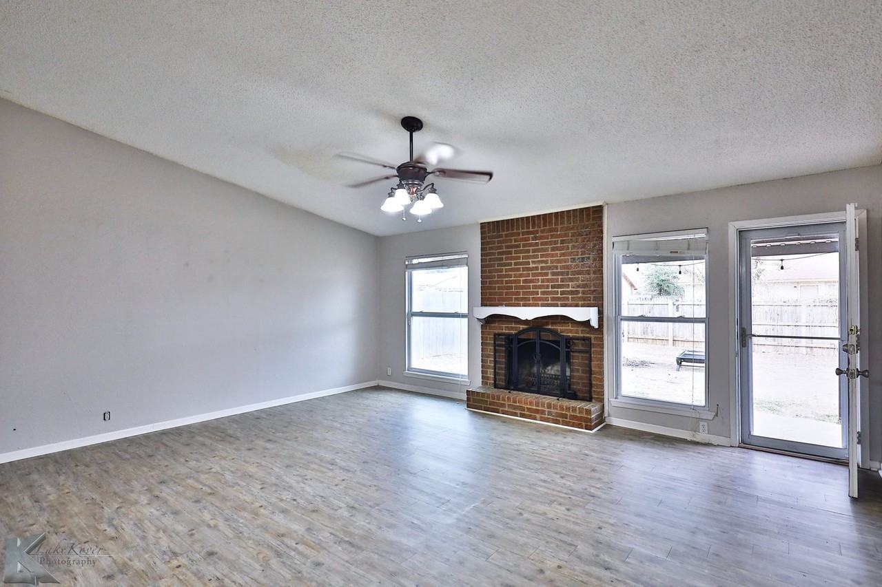 1734 Bob White Ct - Photo 5 of 34