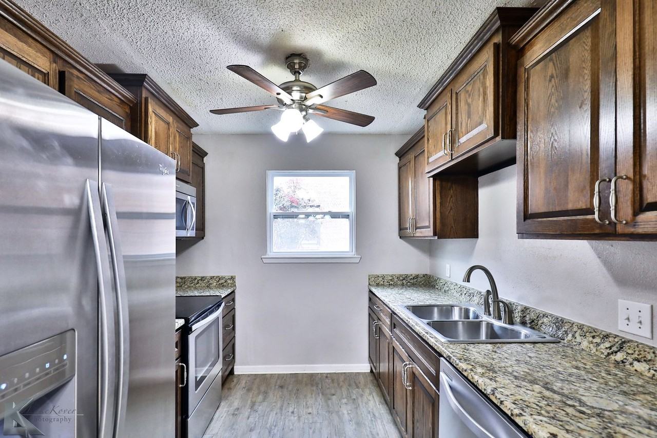 1734 Bob White Ct - Photo 7 of 34