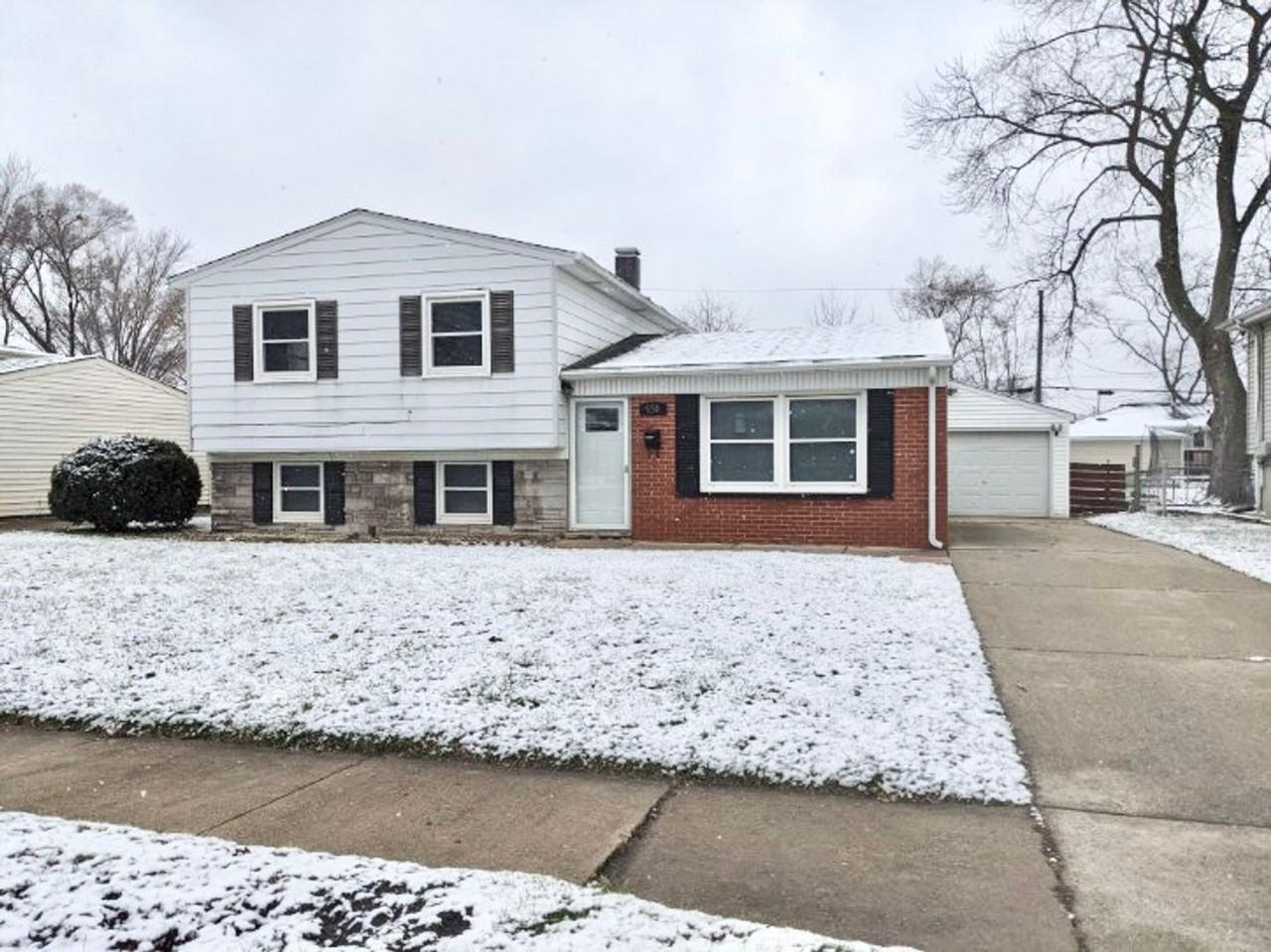 934 N Oakwood St - Photo 2 of 16