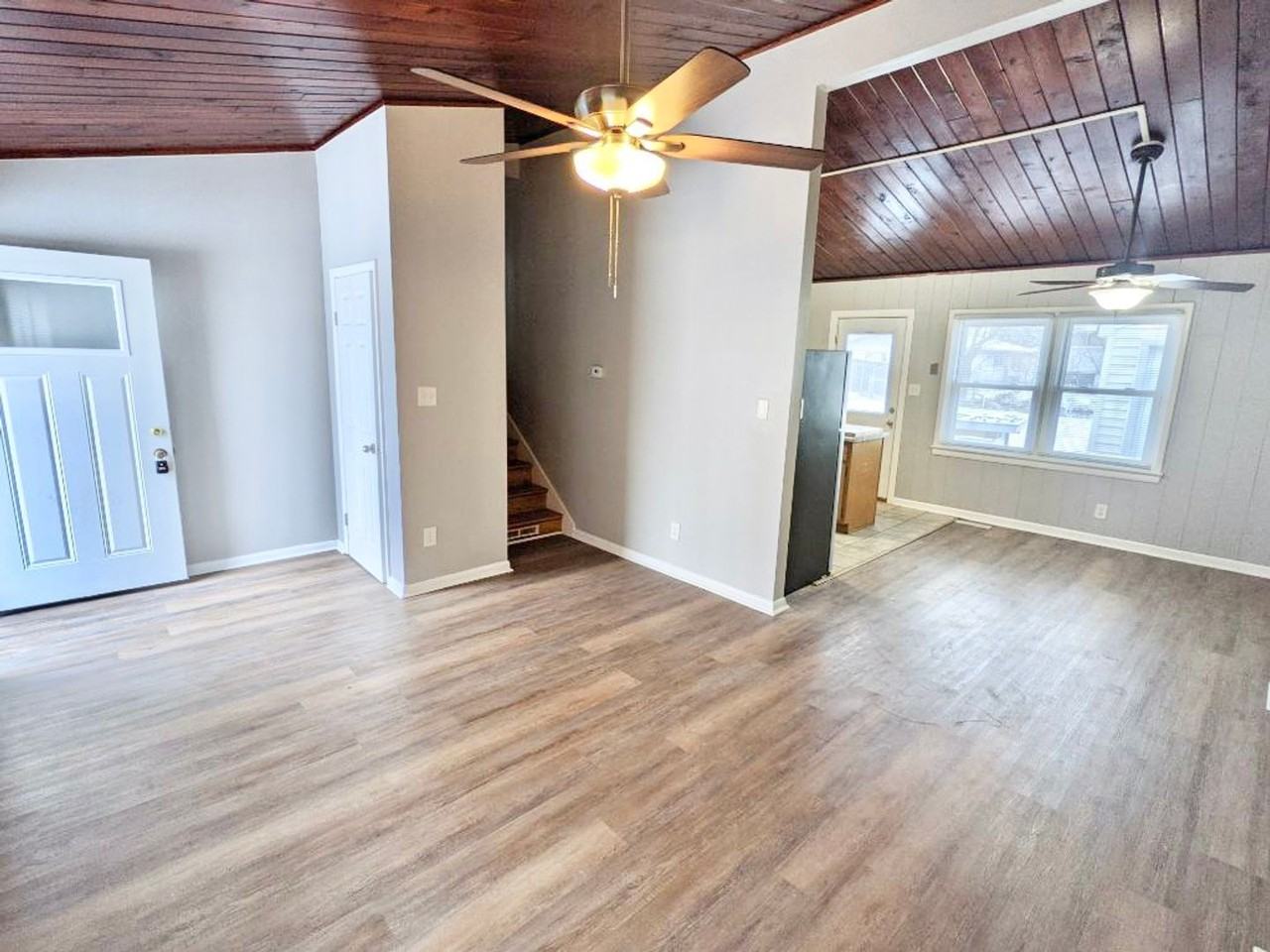 934 N Oakwood St - Photo 3 of 16
