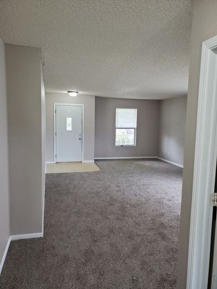 4341 Fletcher Dr - Photo 3 of 13