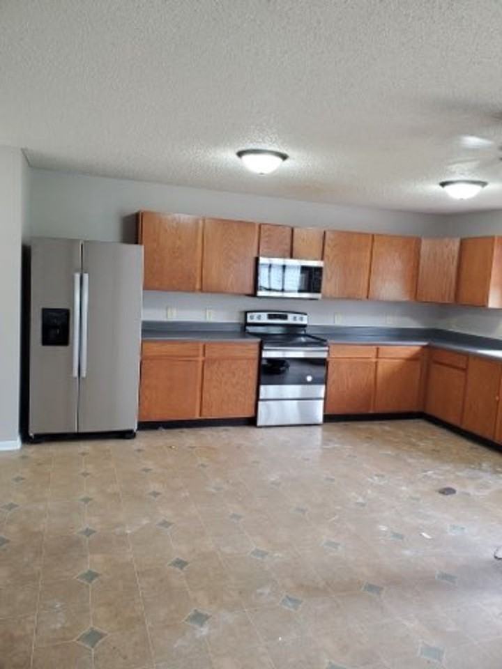 4341 Fletcher Dr - Photo 4 of 13