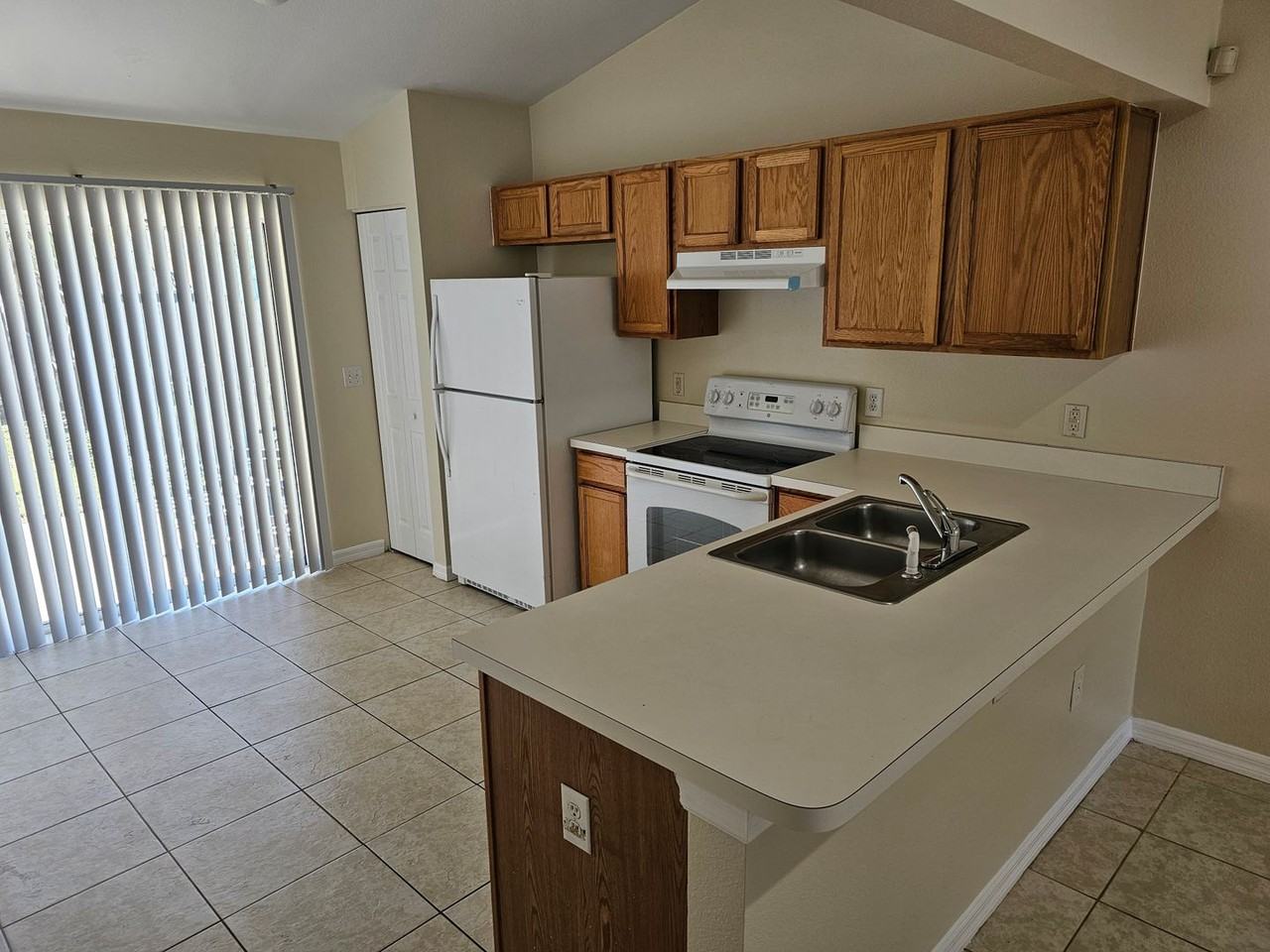 2291 Florida Dr - Photo 3 of 11