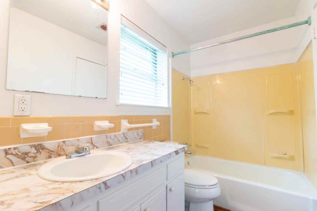 3503 Oriole Ln - Photo 2 of 11