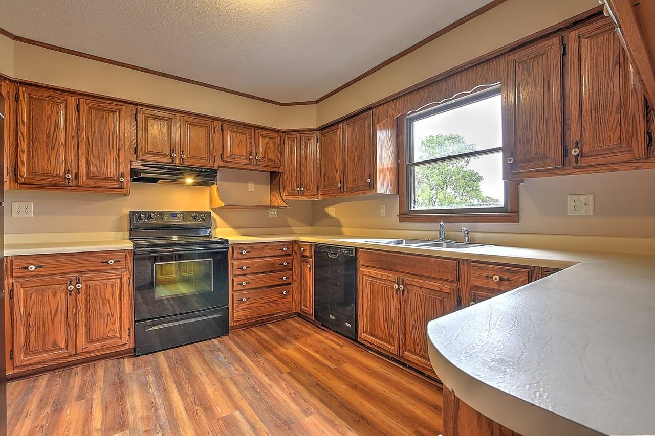 1111 Fairview Rd - Photo 2 of 33