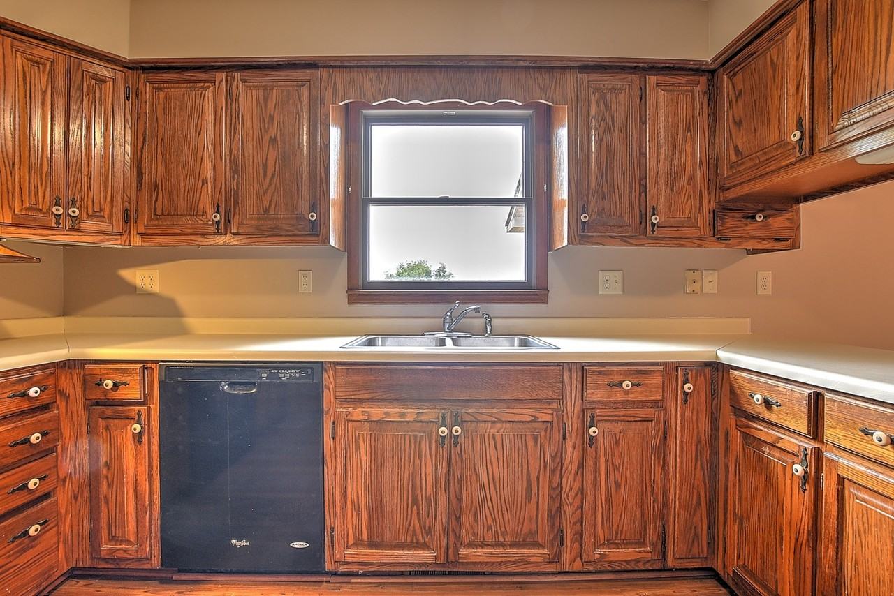 1111 Fairview Rd - Photo 3 of 33