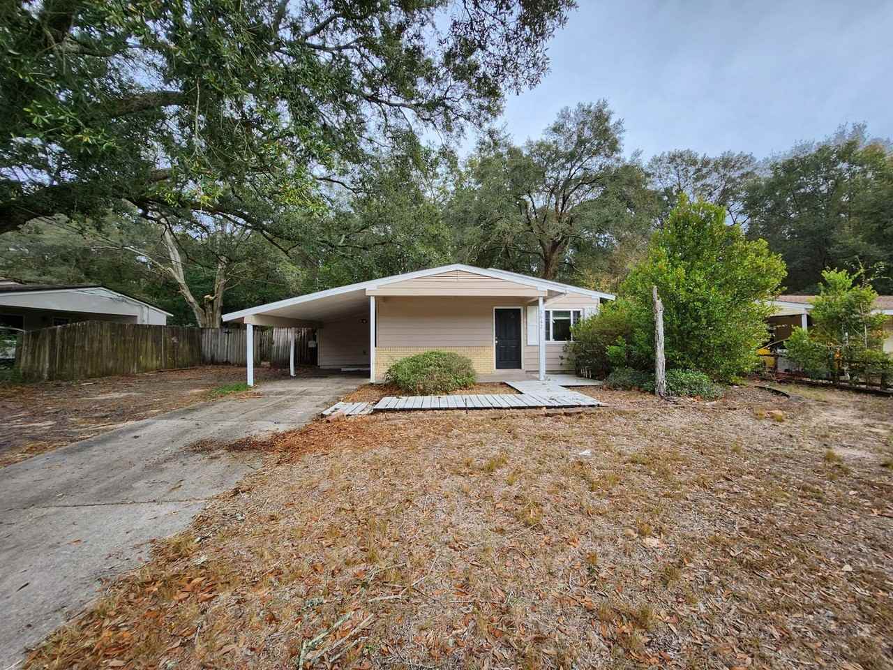 5642 Avondale Rd - Photo 3 of 13
