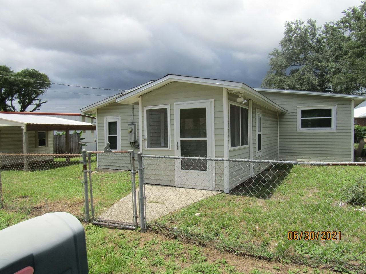 308 Iowa St - Photo 2 of 9