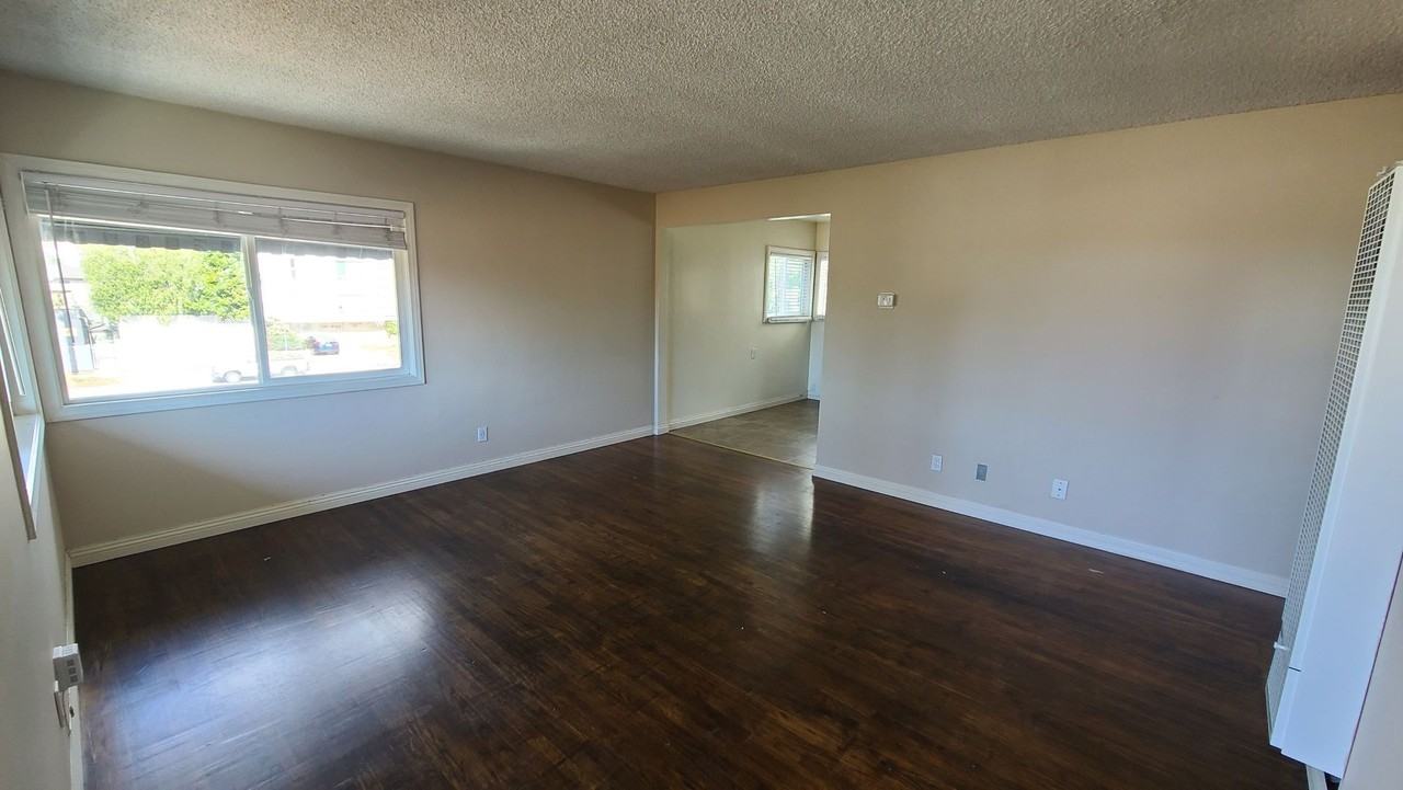 2117-23 Grand Ave - Photo 4 of 22