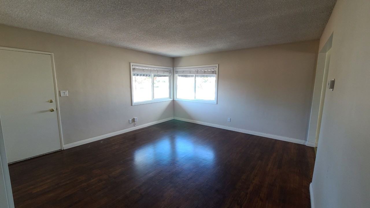 2117-23 Grand Ave - Photo 5 of 22