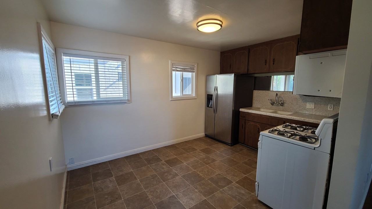 2117-23 Grand Ave - Photo 7 of 22