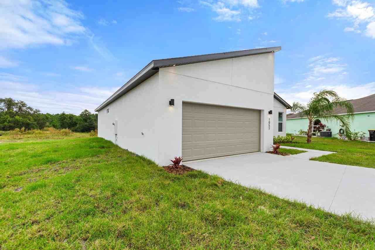 1057 Sabine Pl - Photo 4 of 35