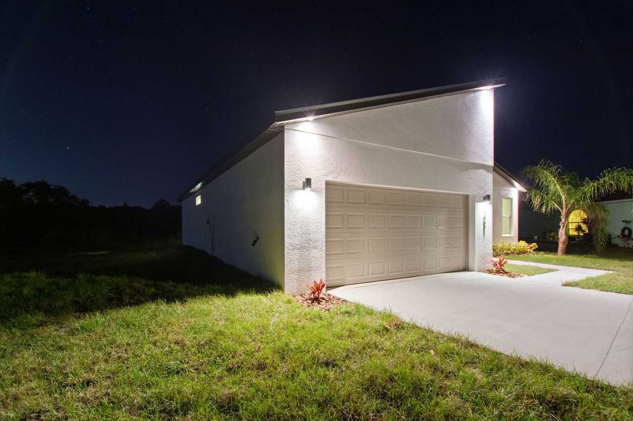1057 Sabine Pl - Photo 5 of 35