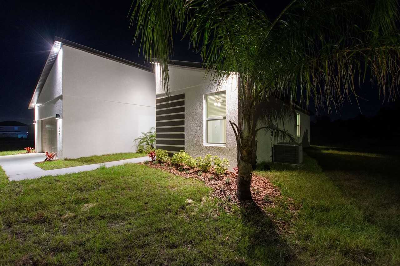 1057 Sabine Pl - Photo 7 of 35