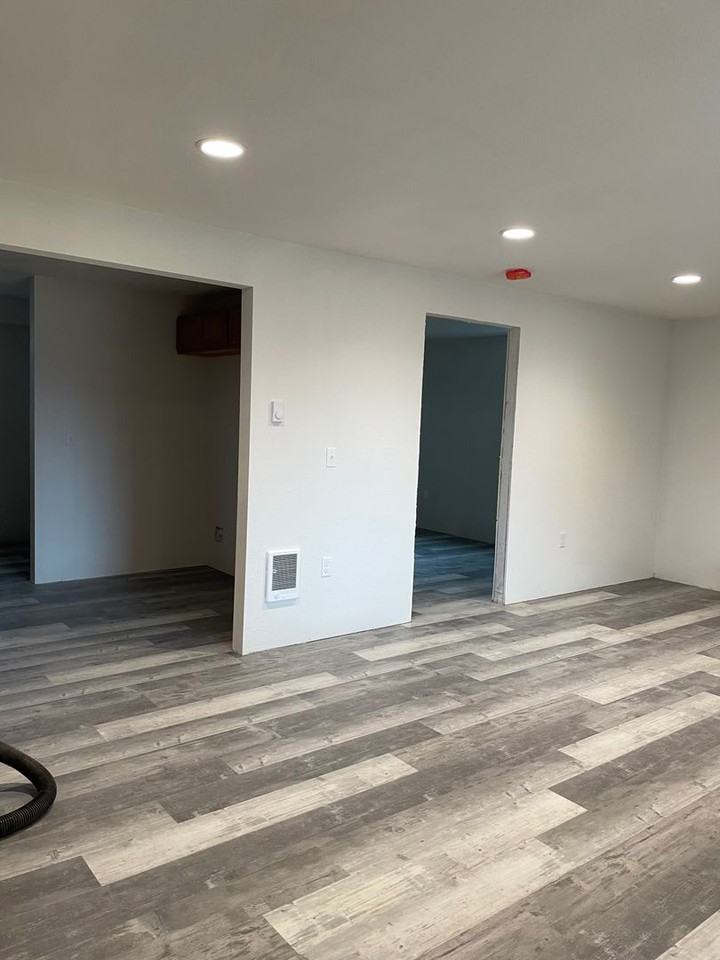 1190 N Mountain View Rd Lowr B - Photo 3 of 18