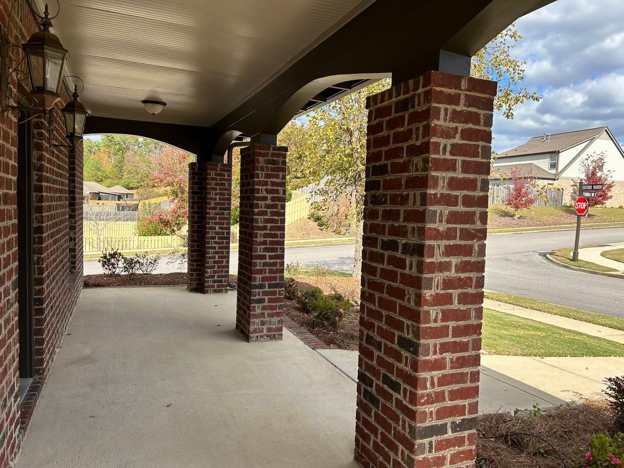 1485 Oxford Mnr - Photo 2 of 17