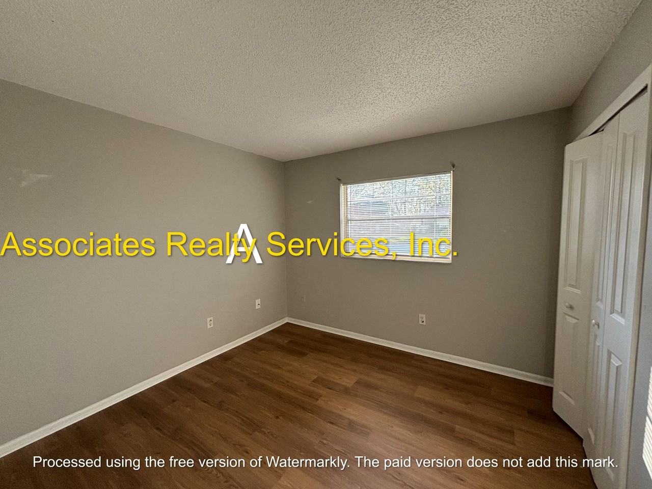 4401 Nw 20th Dr - Photo 3 of 7