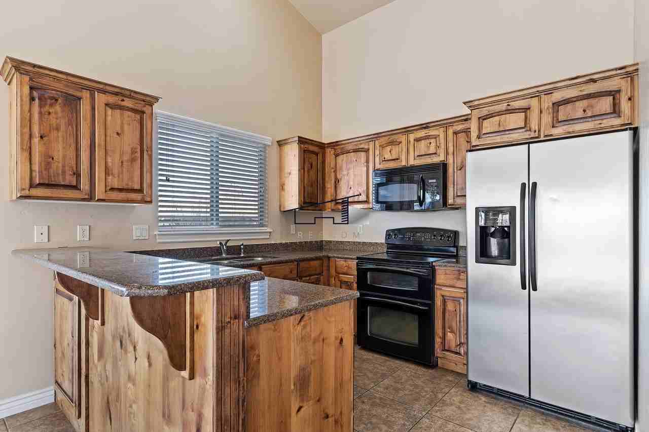 759 W 4400 S - Photo 3 of 32