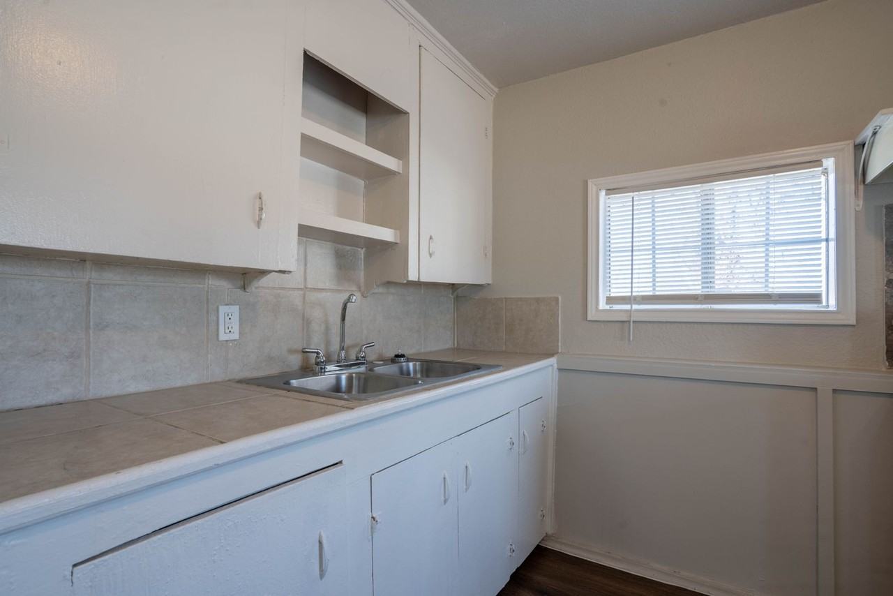 4400 N Peoria Ave #1-2 - Photo 4 of 12