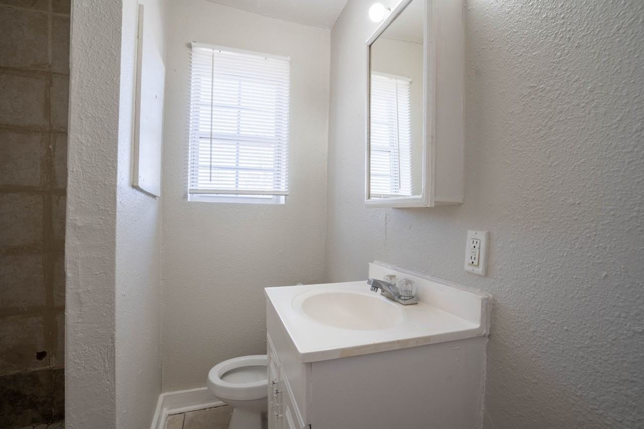 4400 N Peoria Ave #1-2 - Photo 7 of 12