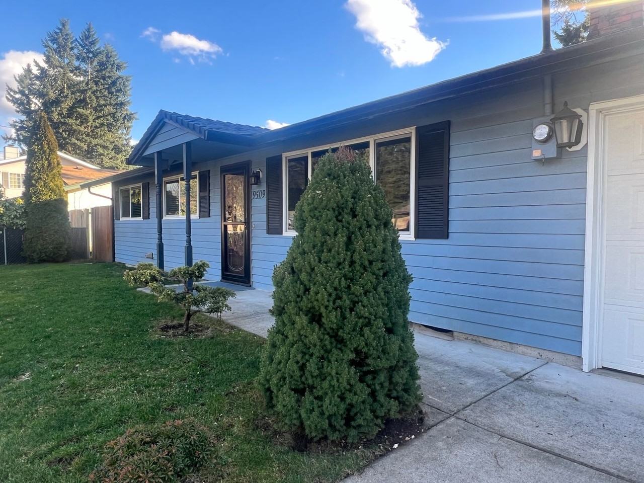 9509 Ne 67th St - Photo 2 of 50