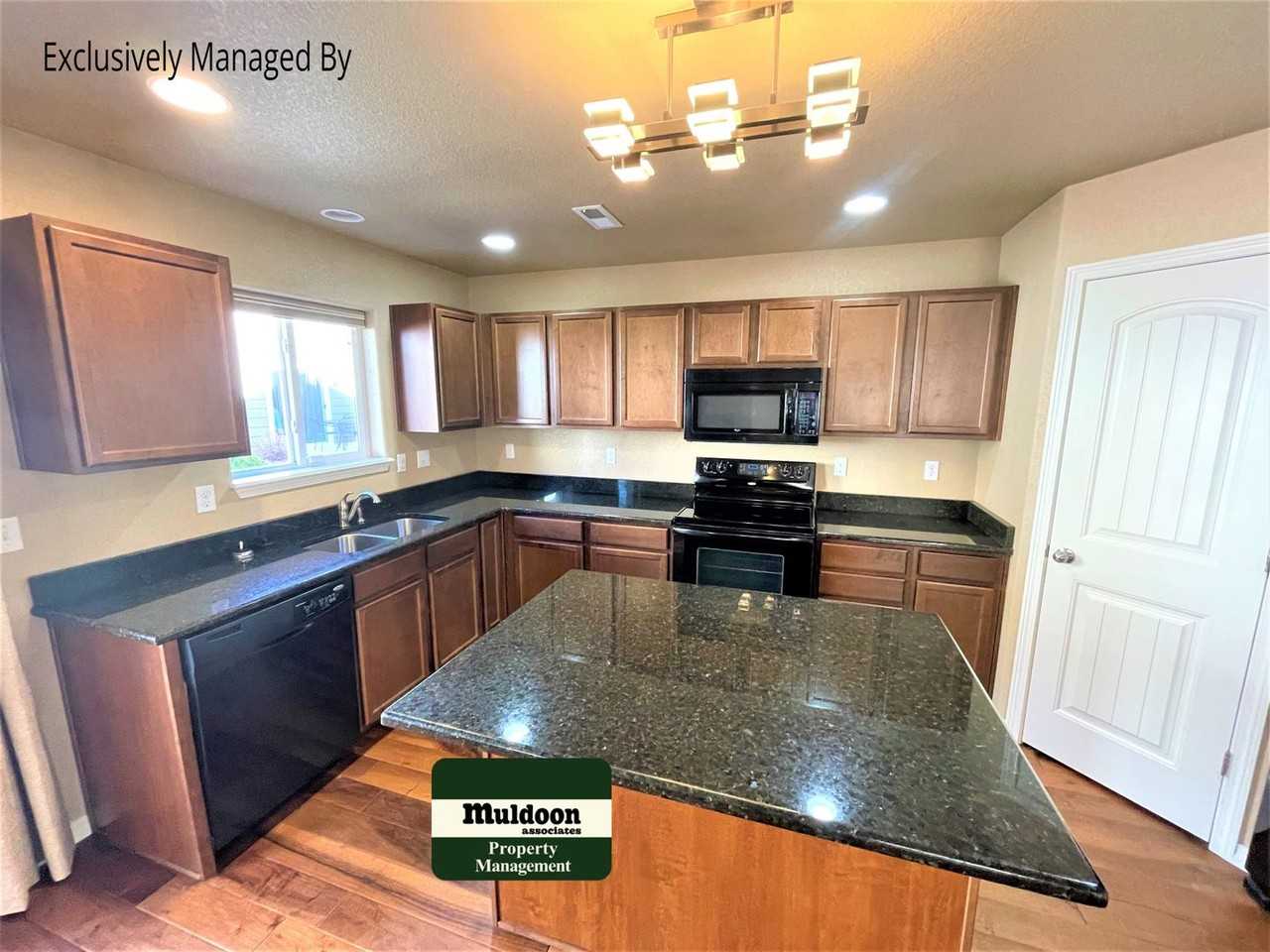 11529 Hibiscus Ln - Photo 7 of 31