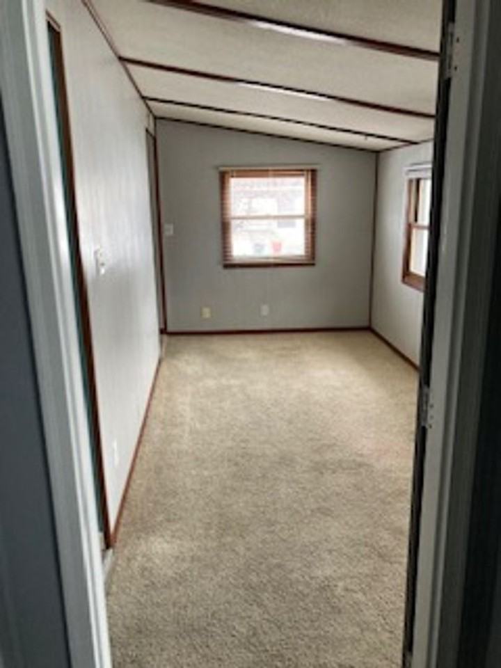 1027 Pershing St - Photo 3 of 19