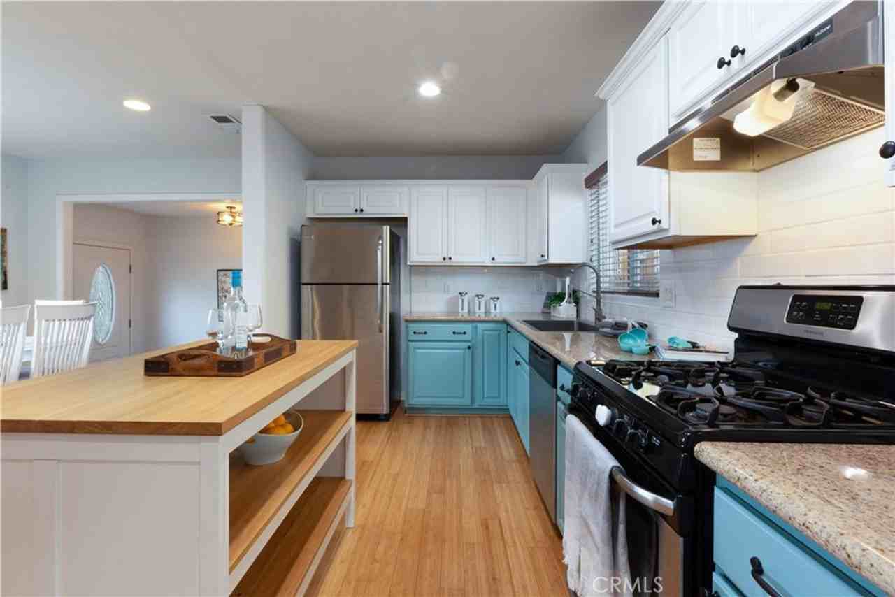 86 W 49th St - Photo 2 of 18