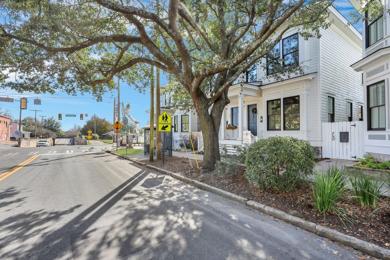 547 E Gwinnett St - Photo 3 of 45