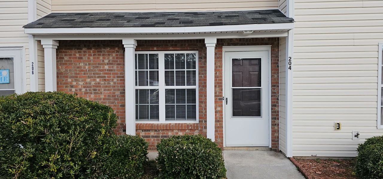 204 Fairwood Ct - Photo 3 of 19