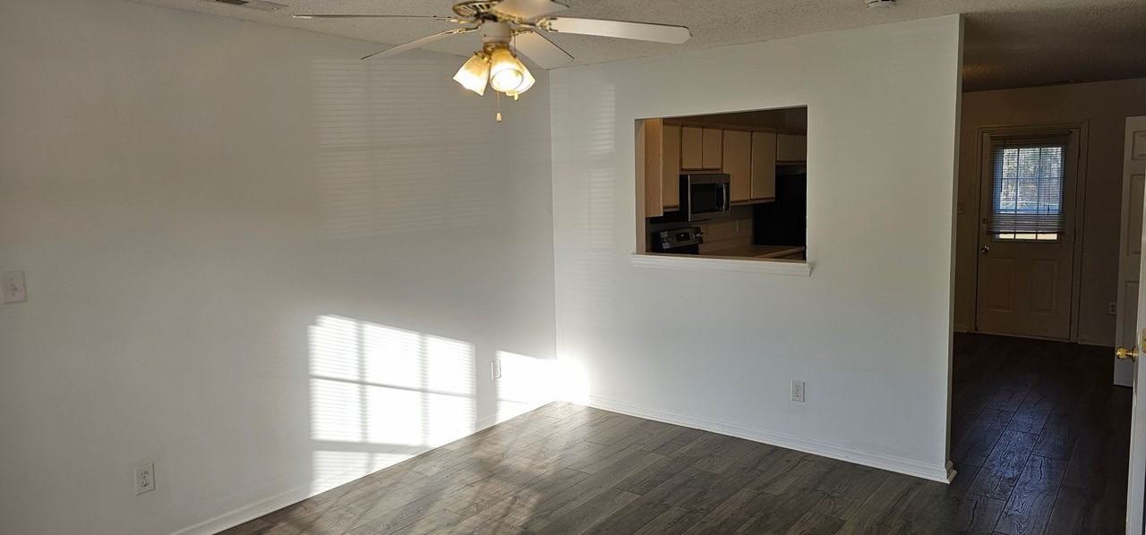 204 Fairwood Ct - Photo 4 of 19