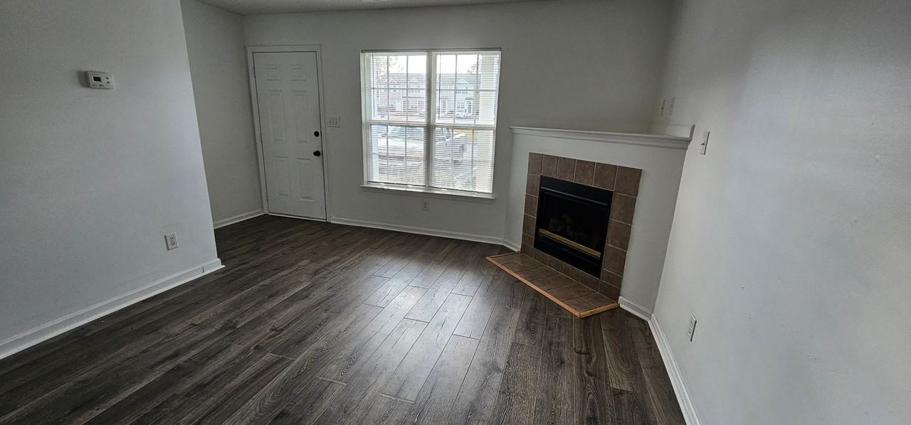 204 Fairwood Ct - Photo 7 of 19