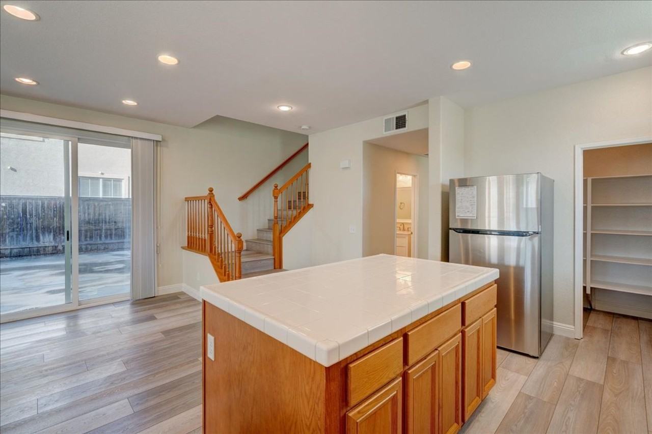 1051 Village Ct - Photo 4 of 29
