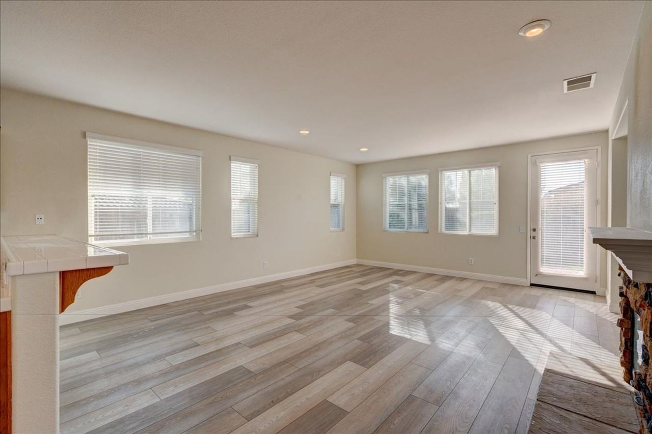 1051 Village Ct - Photo 6 of 29