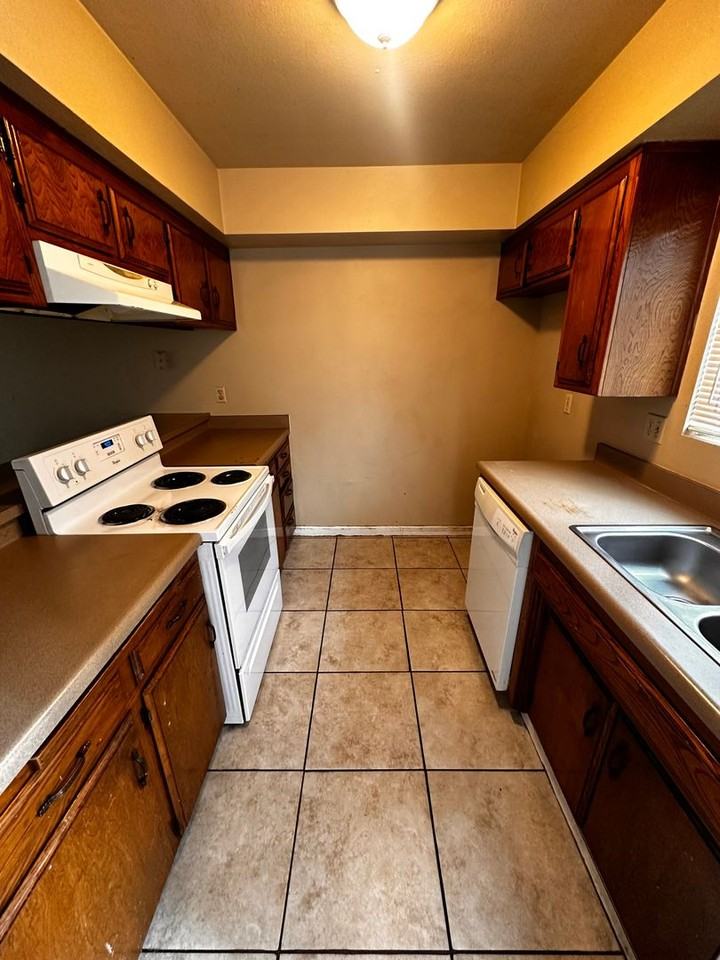 4505 Tierra Verde St - Photo 2 of 9