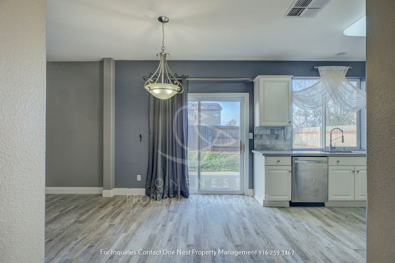 1751 Shoreline Dr - Photo 6 of 25