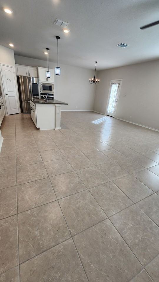 6806 Prue Rd - Photo 5 of 39