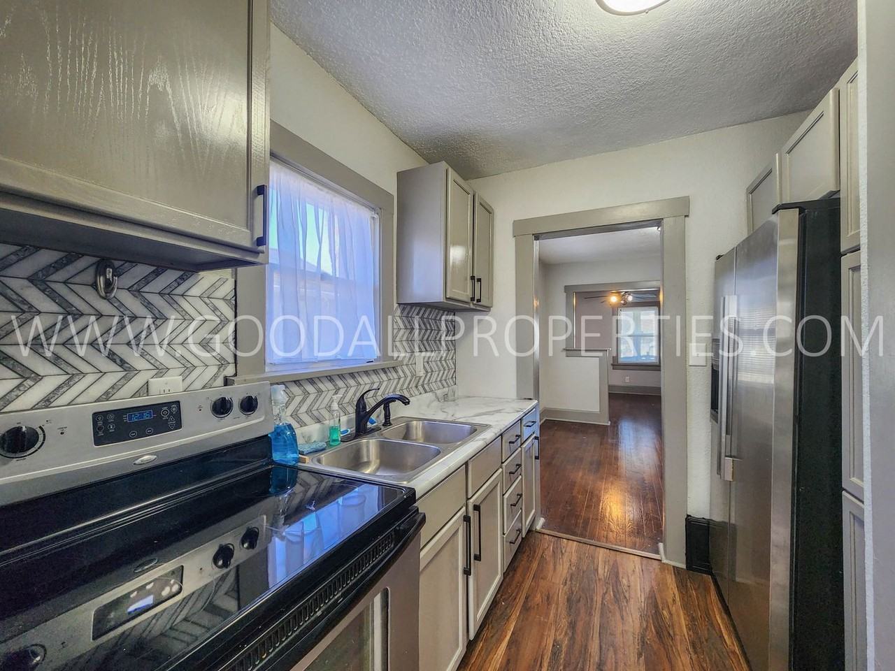 1425 Richmond Ave - Photo 3 of 21