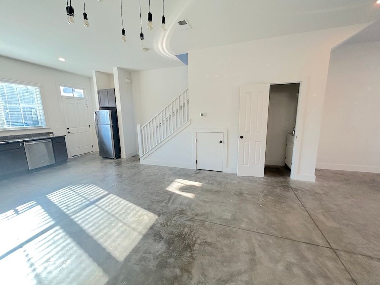 1212 E Broad St - Photo 6 of 34