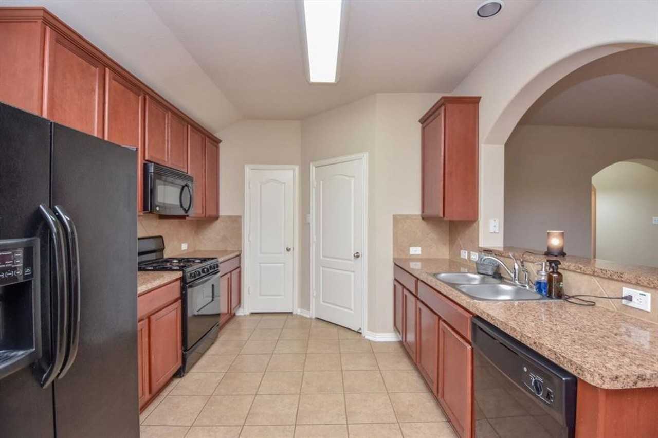 11206 Barker Park Ct - Photo 5 of 14