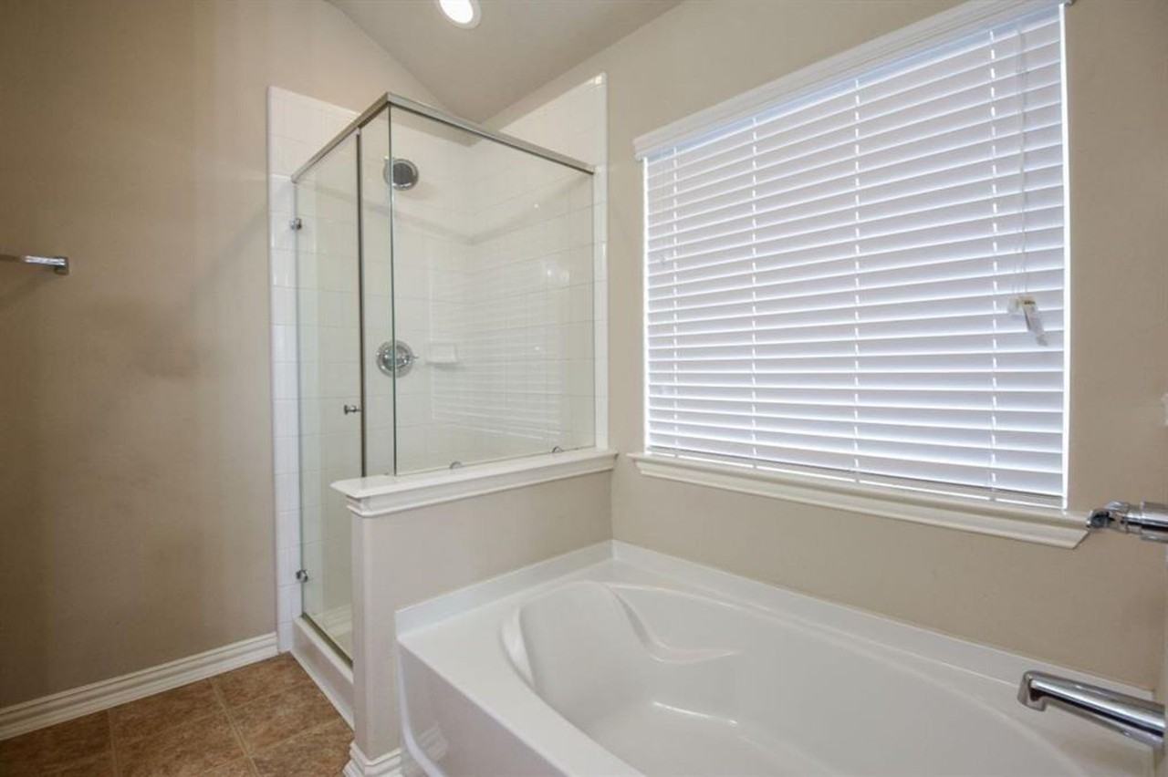 11206 Barker Park Ct - Photo 6 of 14