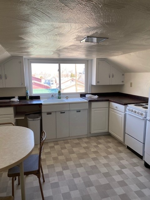 714 4th St Se #B - Photo 2 of 6