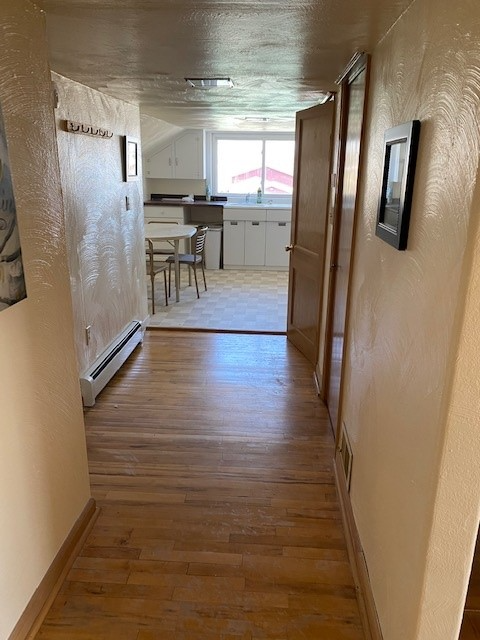 714 4th St Se #B - Photo 3 of 6