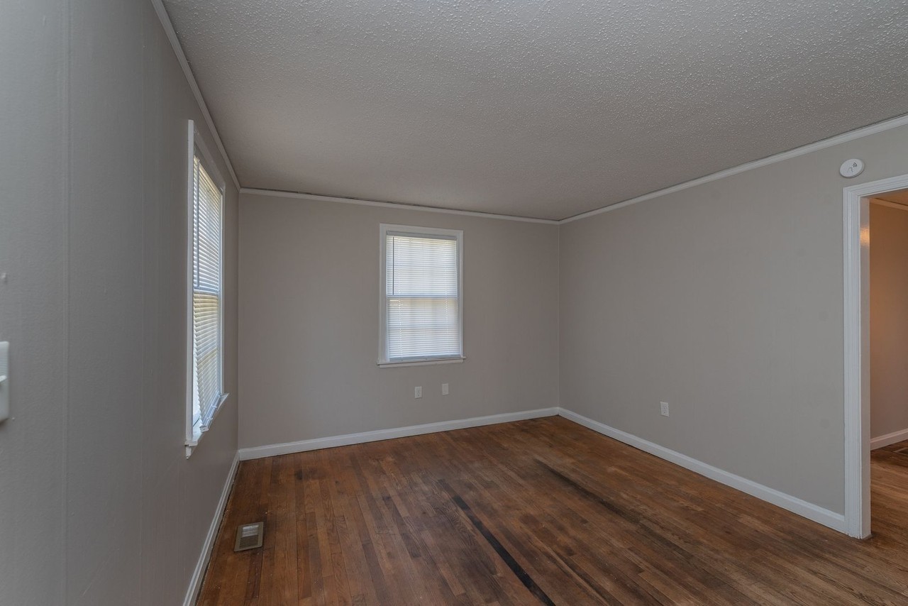 2269 Pund Ave - Photo 5 of 26