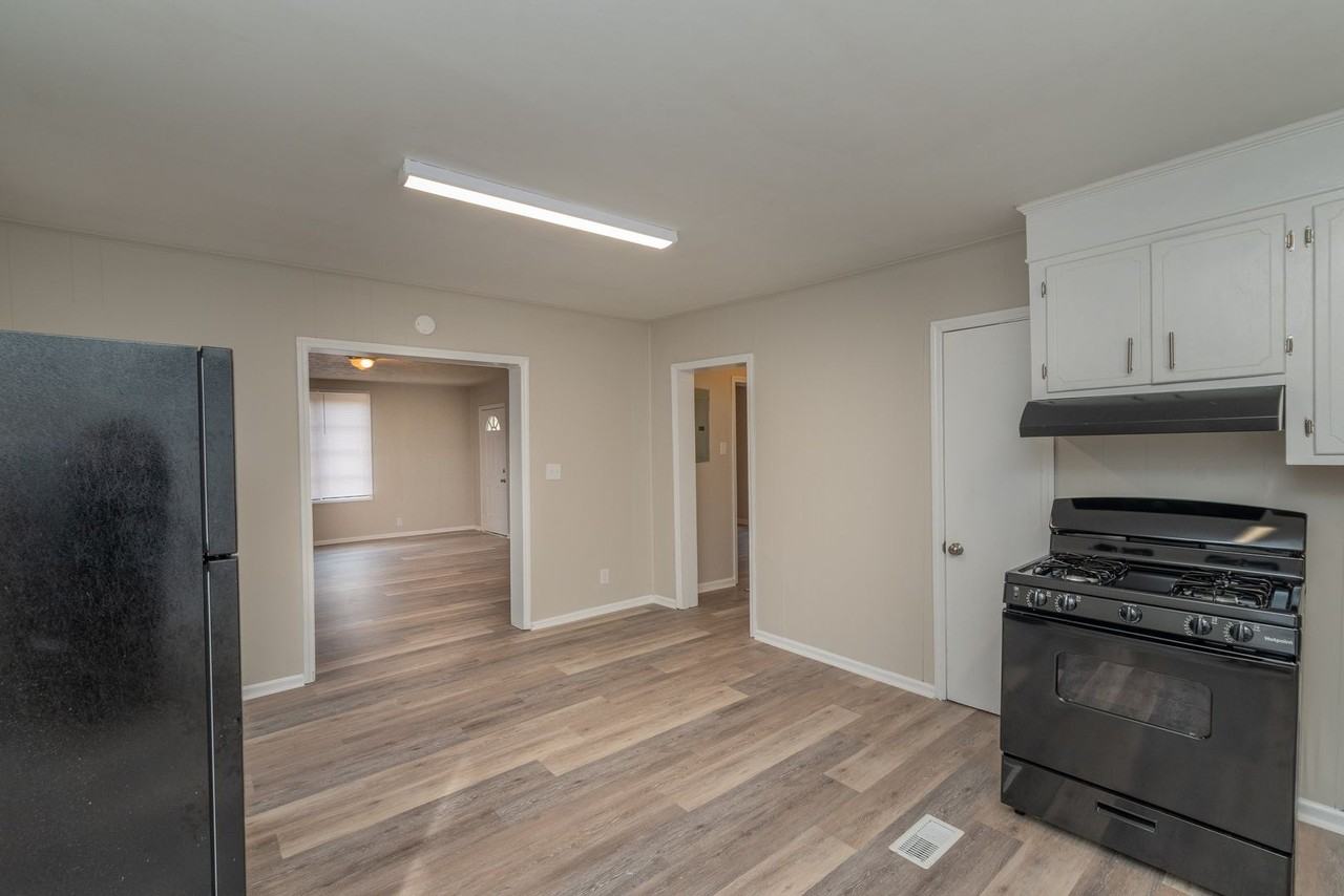 102 Curry St - Photo 2 of 33
