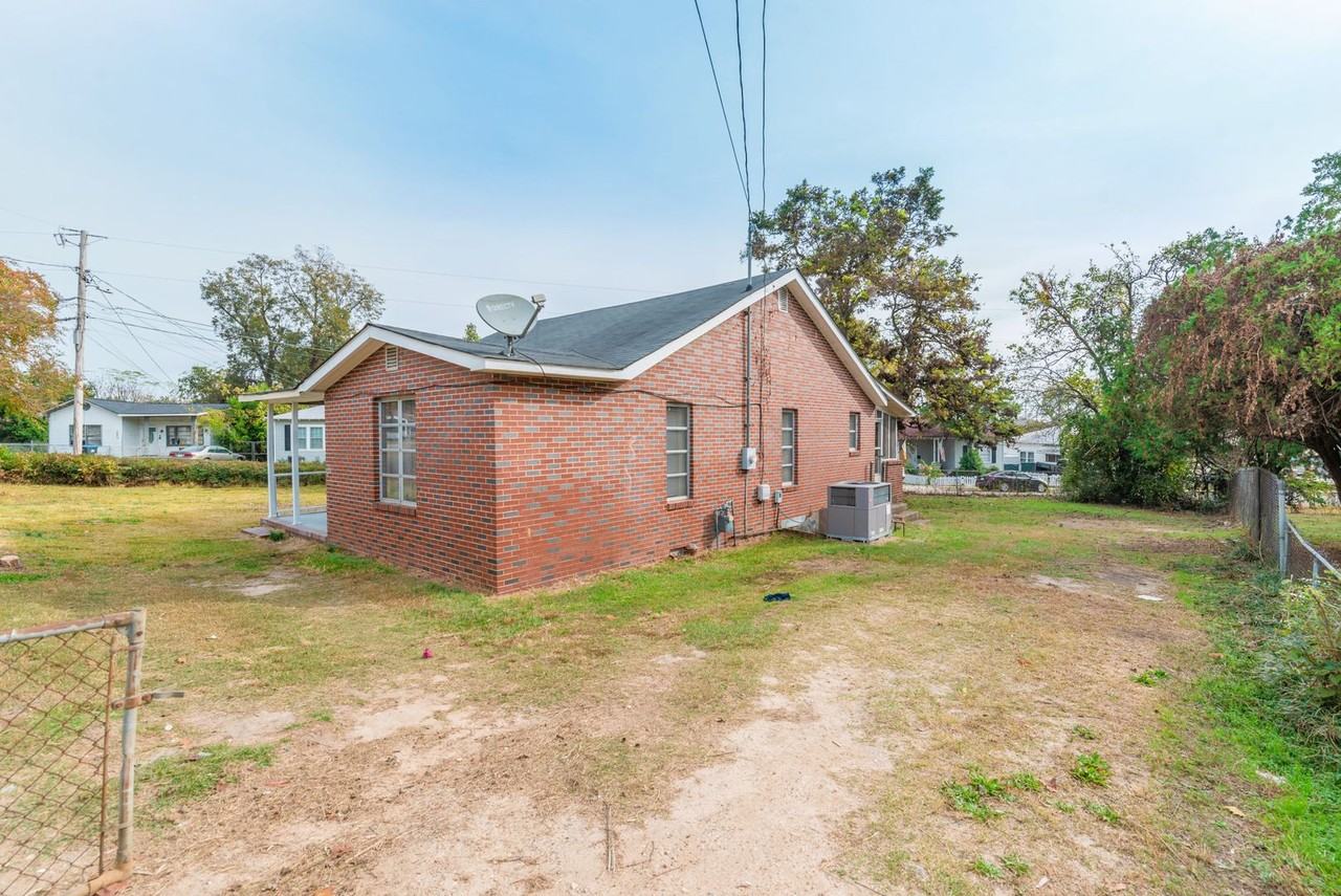 102 Curry St - Photo 5 of 33