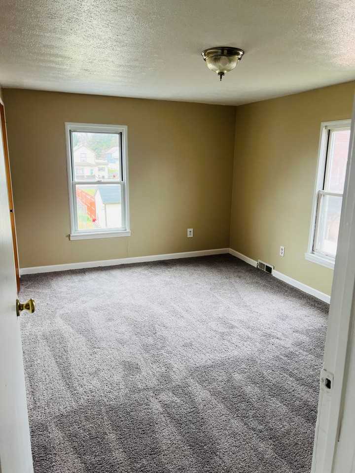 234 S Wayne St - Photo 2 of 8