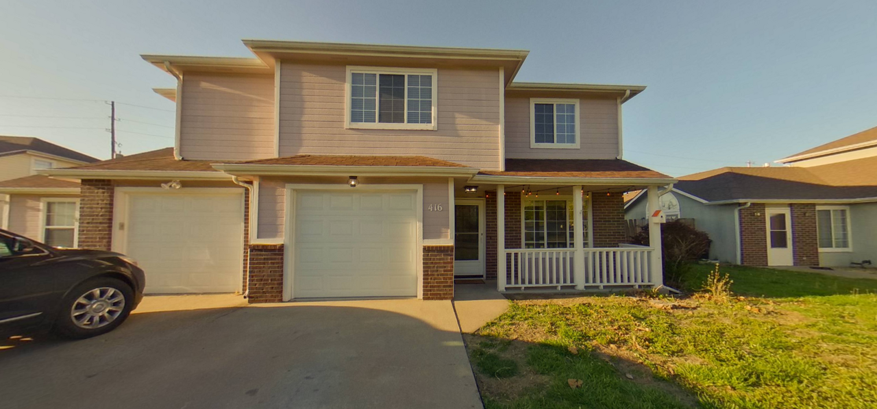 416 Butterfield Rd - Photo 2 of 12