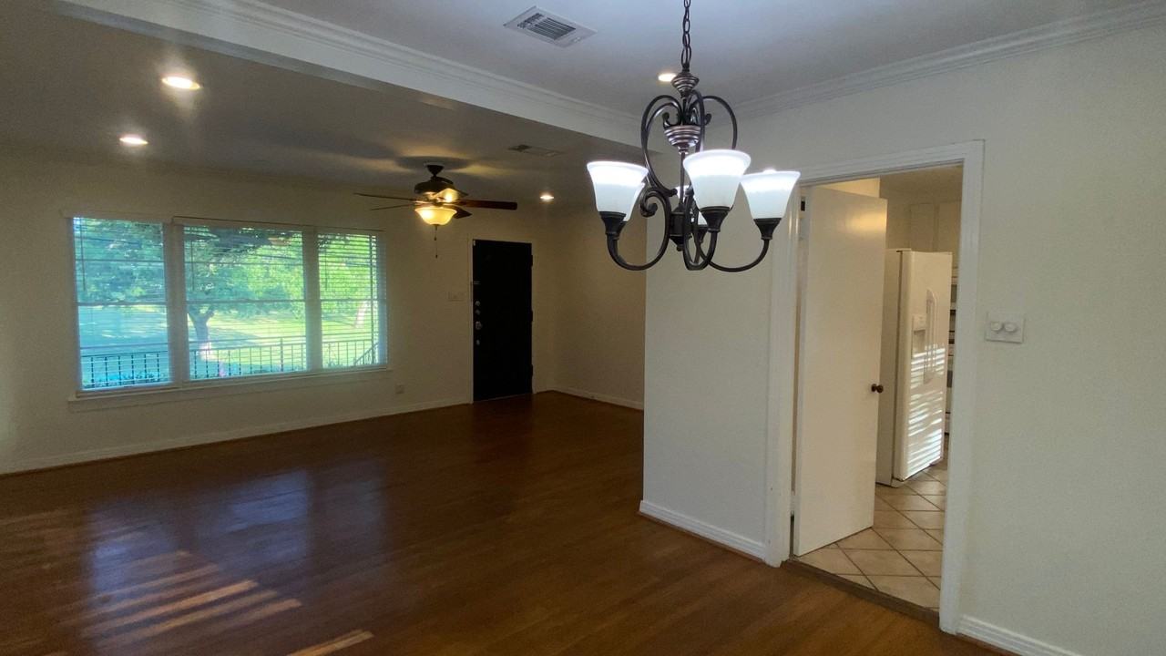 4208 Trail Lake Dr - Photo 2 of 11